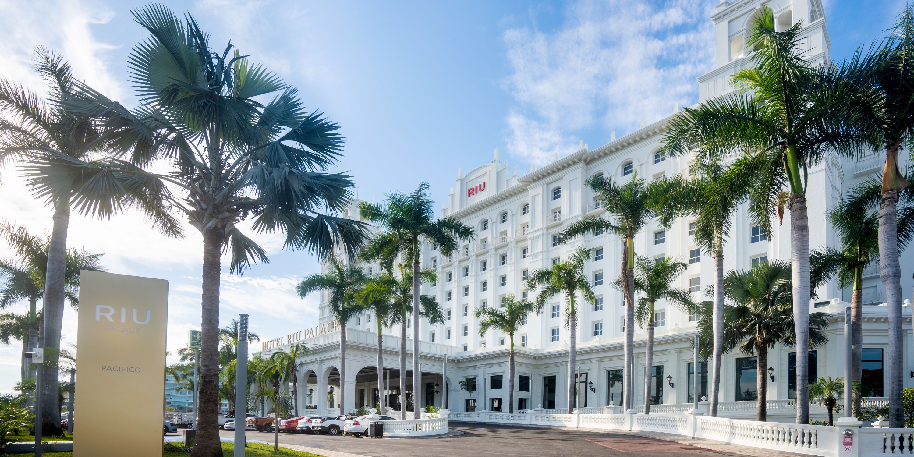 Riu Pacifico Entrance